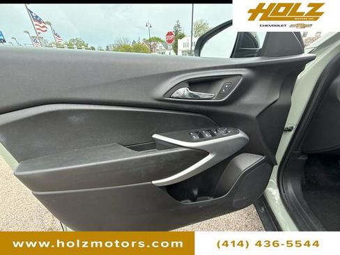 Certified 2024 Chevrolet Trax RS w/ Driver Confidence Package FWD image 19