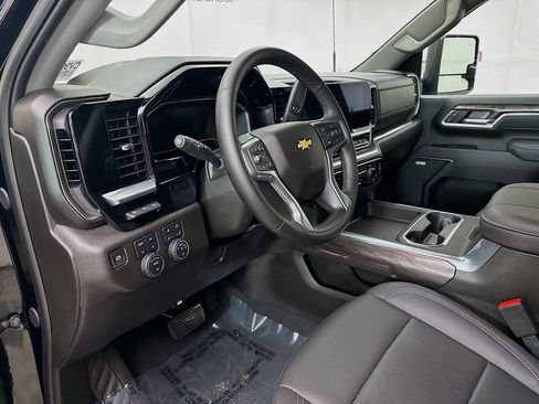 Used 2025 Chevrolet Silverado 2500 LTZ w/ LTZ Premium Package AWD/4WD image 10