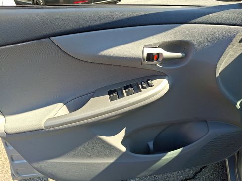 Used 2013 Toyota Corolla LE image 13