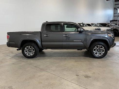 Used 2017 Toyota Tacoma Limited w/ Tow Package AWD/4WD image 6