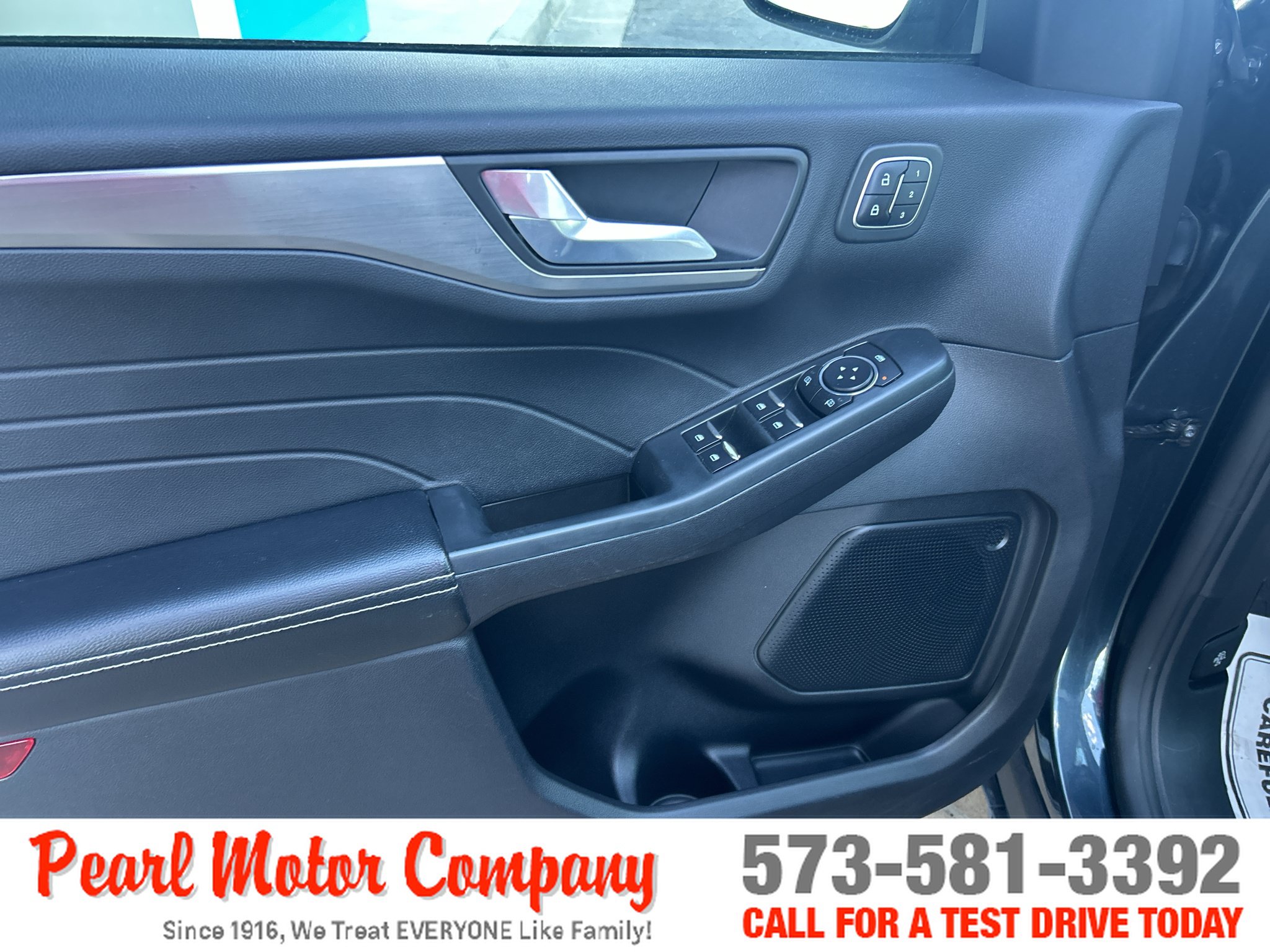 Used 2022 Ford Escape Titanium w/ Class II Trailer Tow Package AWD/4WD image 9