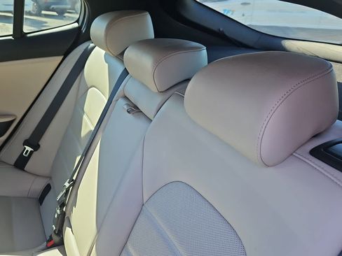 Used 2018 Kia Stinger GT2 image 12