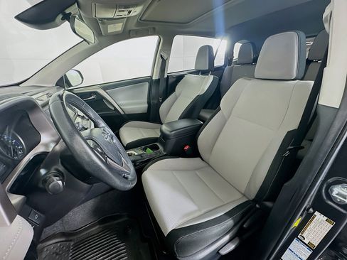 Used 2018 Toyota RAV4 XLE AWD/4WD image 13
