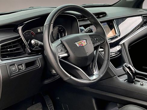 Certified 2025 Cadillac XT6 Premium Luxury image 13