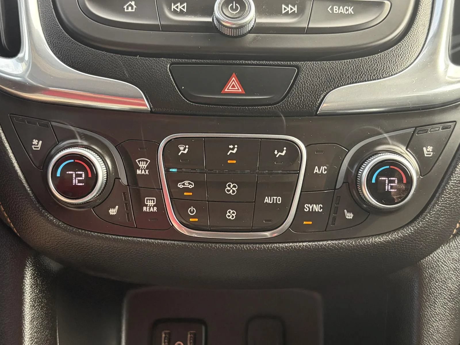 Used 2018 Chevrolet Equinox Premier AWD/4WD image 22