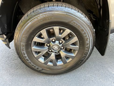 Used 2023 Toyota Tacoma SR5 AWD/4WD image 23
