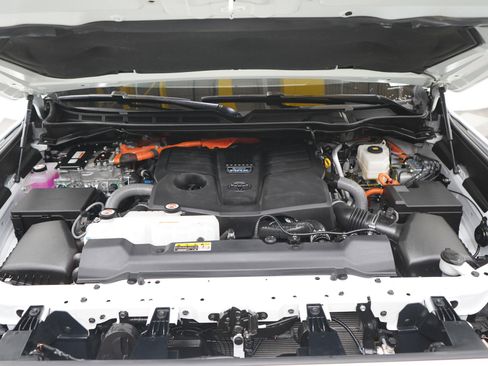 Used 2025 Toyota Sequoia SR5 w/ SR5 Premium Package AWD/4WD image 35