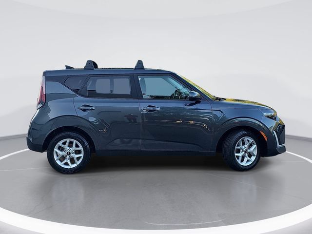 Used 2024 Kia Soul LX w/ Option Group 015 FWD image 2