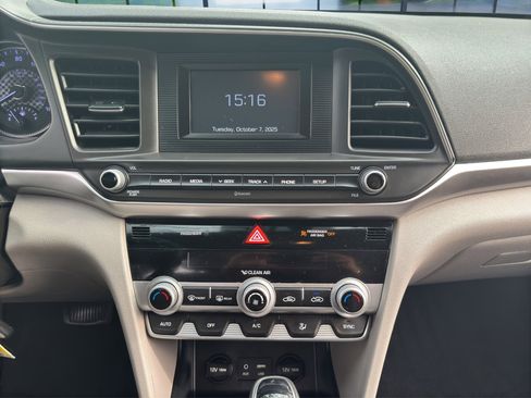 Used 2020 Hyundai Elantra SE image 16