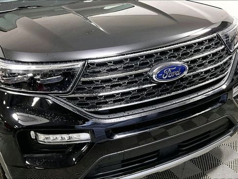 Used 2023 Ford Explorer XLT w/ Equipment Group 202A image 30