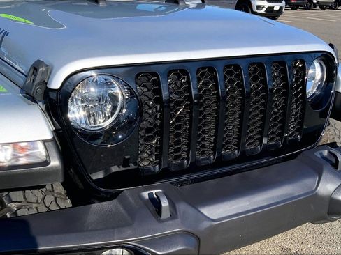 Certified 2023 Jeep Gladiator Willys image 28