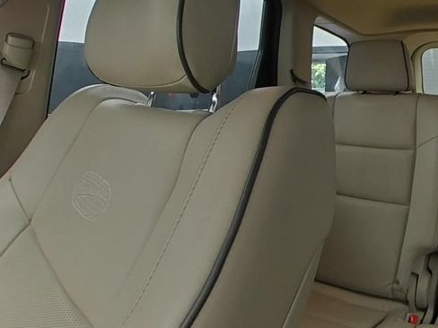 Used 2015 Jeep Grand Cherokee Overland RWD image 9