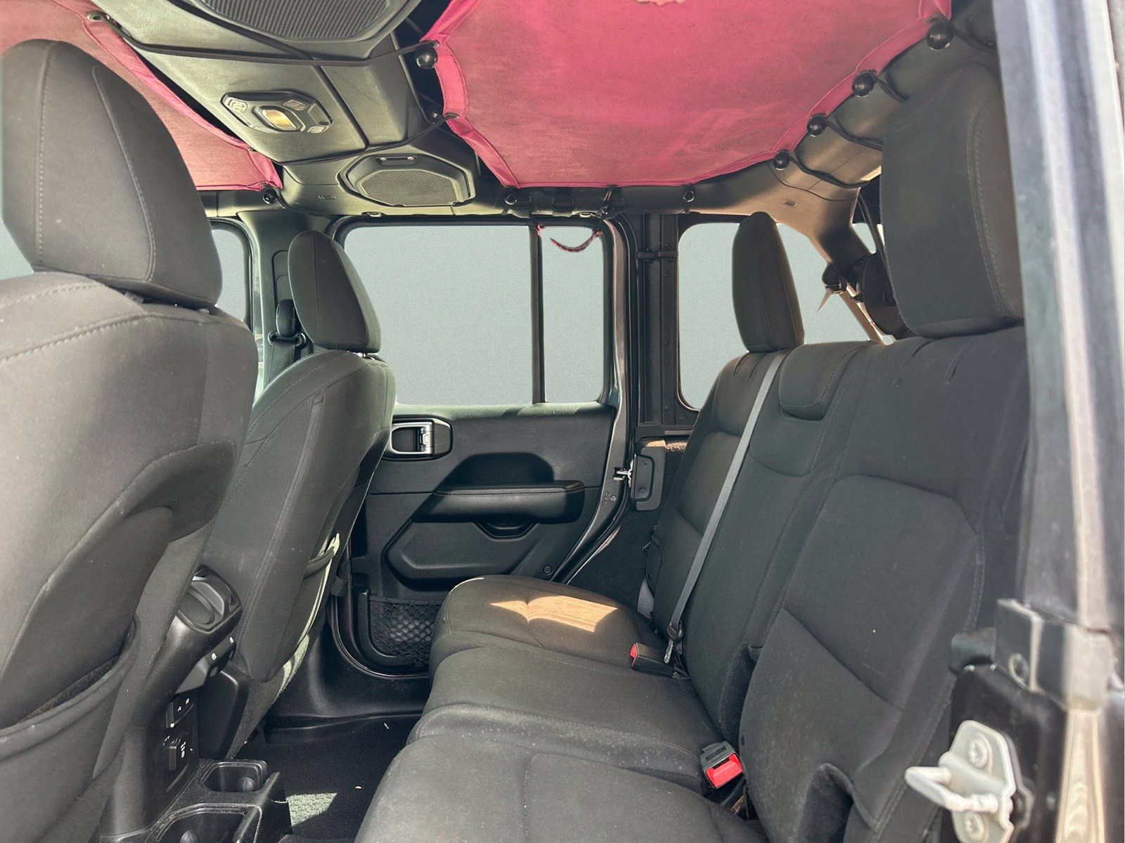 Used 2018 Jeep Wrangler Unlimited Sahara AWD/4WD image 10