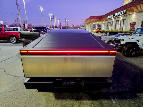 Used 2025 Tesla Cybertruck AWD Crew Cab image 23