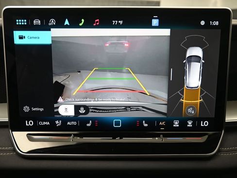 Certified 2025 Volkswagen Tiguan SE image 12