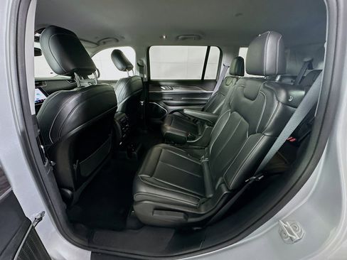 Used 2022 Jeep Grand Cherokee L Limited image 27