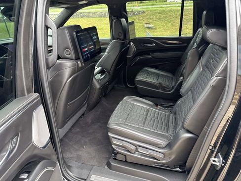 Used 2023 Cadillac Escalade ESV Sport Platinum w/ LPO, ONYX Package AWD/4WD image 10