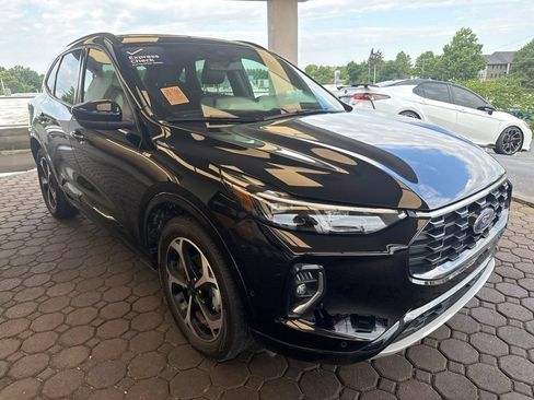 Used 2023 Ford Escape ST-Line Elite w/ Premium Technology Package AWD/4WD image 4