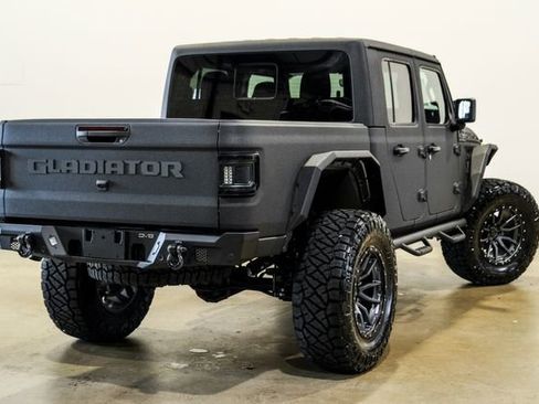 Used 2025 Jeep Gladiator Rubicon w/ Safety Group AWD/4WD image 7