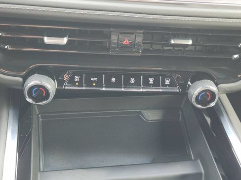 Used 2025 Chevrolet Tahoe LS RWD image 19