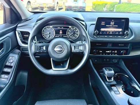 Used 2024 Nissan Rogue SV AWD/4WD image 17