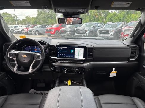 Used 2025 Chevrolet Silverado 3500 LTZ w/ LTZ Convenience Package AWD/4WD image 7