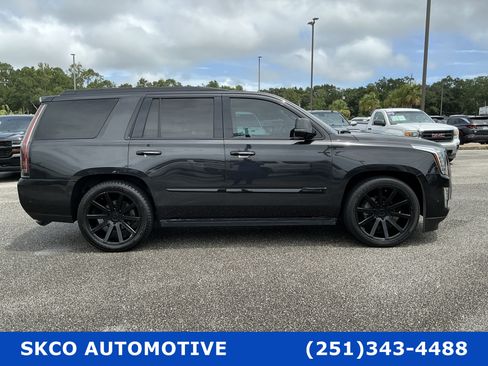 Used 2019 Cadillac Escalade Premium Luxury RWD image 6