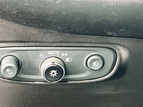 Used 2020 Chevrolet Equinox LT w/ Midnight Edition image 10