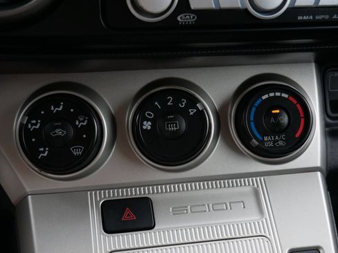 Used 2009 Scion xB FWD image 25