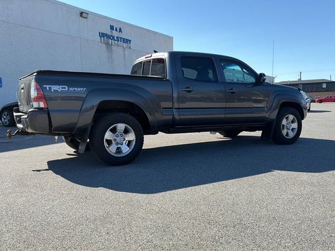 Used 2015 Toyota Tacoma 4x4 Double Cab w/ TRD Sport Package image 6