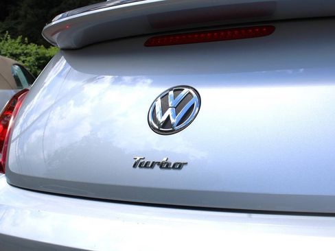Used 2012 Volkswagen Beetle 2.0T FWD image 8