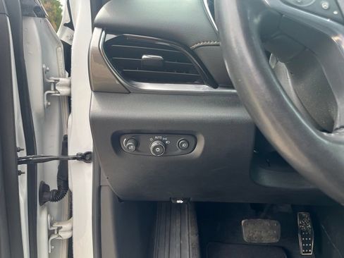 Used 2021 Chevrolet Traverse RS FWD image 21