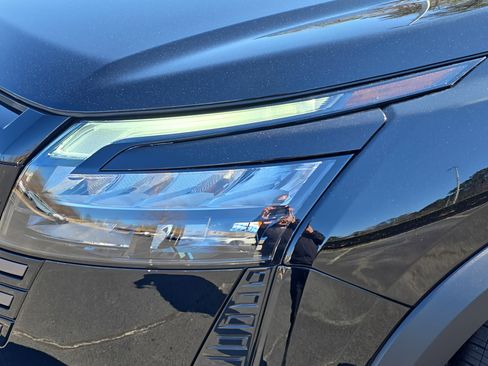New 2026 Nissan Pathfinder Platinum FWD image 30
