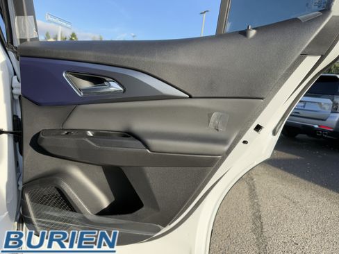 New 2026 Chevrolet Equinox EV LT image 18