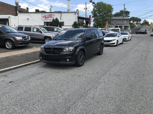 Used 2016 Dodge Grand Caravan R/T FWD image 2