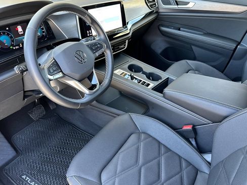 Certified 2026 Volkswagen Atlas Cross Sport SE AWD/4WD image 10