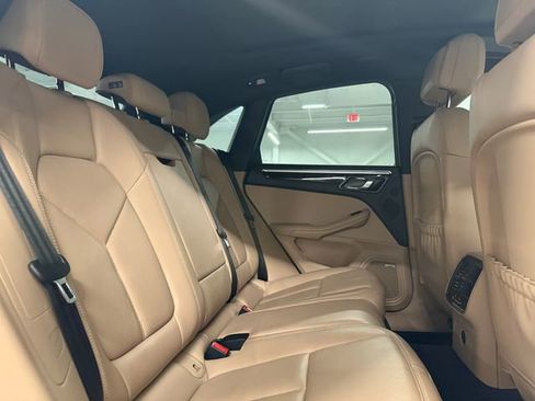 Certified 2023 Porsche Macan AWD/4WD image 25