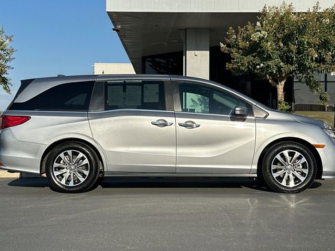 Used 2023 Honda Odyssey EX-L image 3