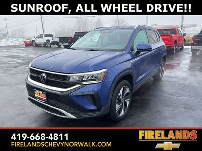Used 2024 Volkswagen Taos SE w/ Panoramic Sunroof Package