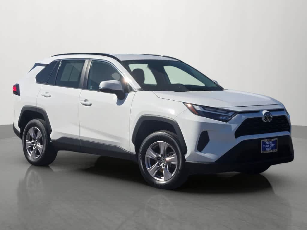 Used 2025 Toyota RAV4 XLE AWD/4WD image 8