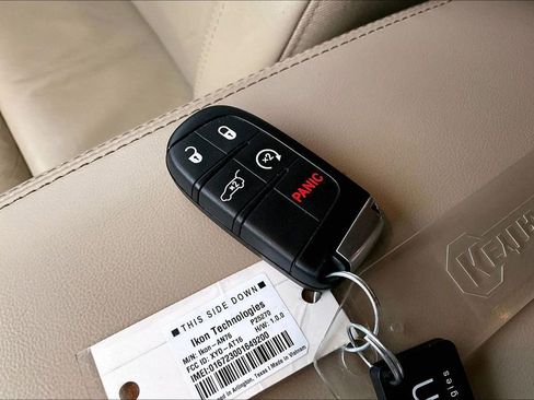 Used 2017 Jeep Grand Cherokee Limited image 10