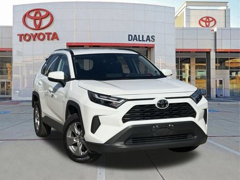 Used 2025 Toyota RAV4 XLE FWD image 1