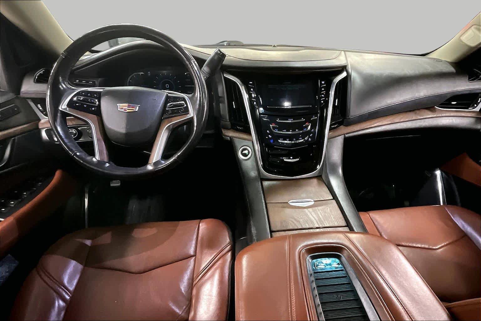 Used 2019 Cadillac Escalade ESV Luxury AWD/4WD image 16