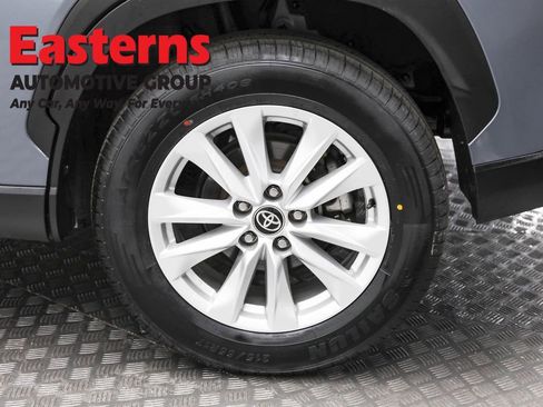 Used 2024 Toyota Corolla Cross LE image 8