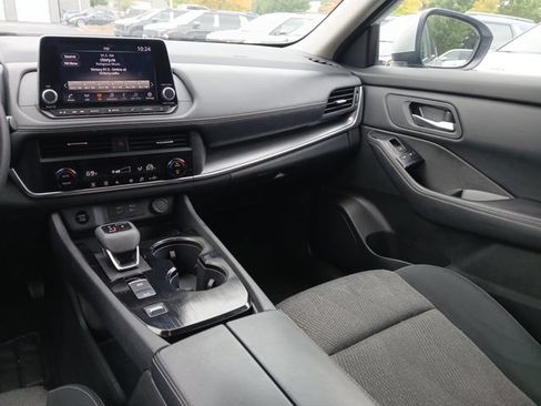 Used 2024 Nissan Rogue SV FWD image 11