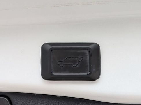 Used 2021 Toyota RAV4 XLE w/ Convenience Package AWD/4WD image 31