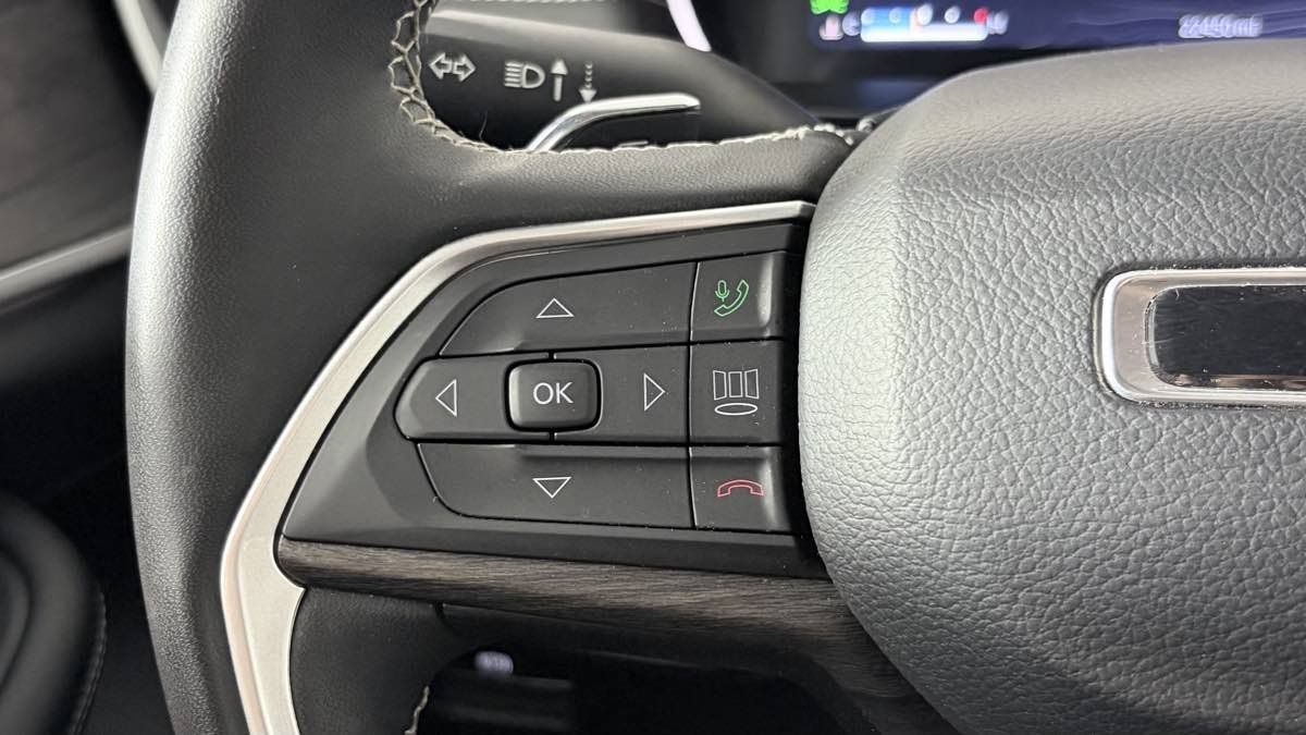 Used 2023 Jeep Grand Cherokee Limited AWD/4WD image 18