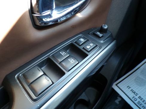 Used 2017 Nissan Titan Platinum Reserve image 25