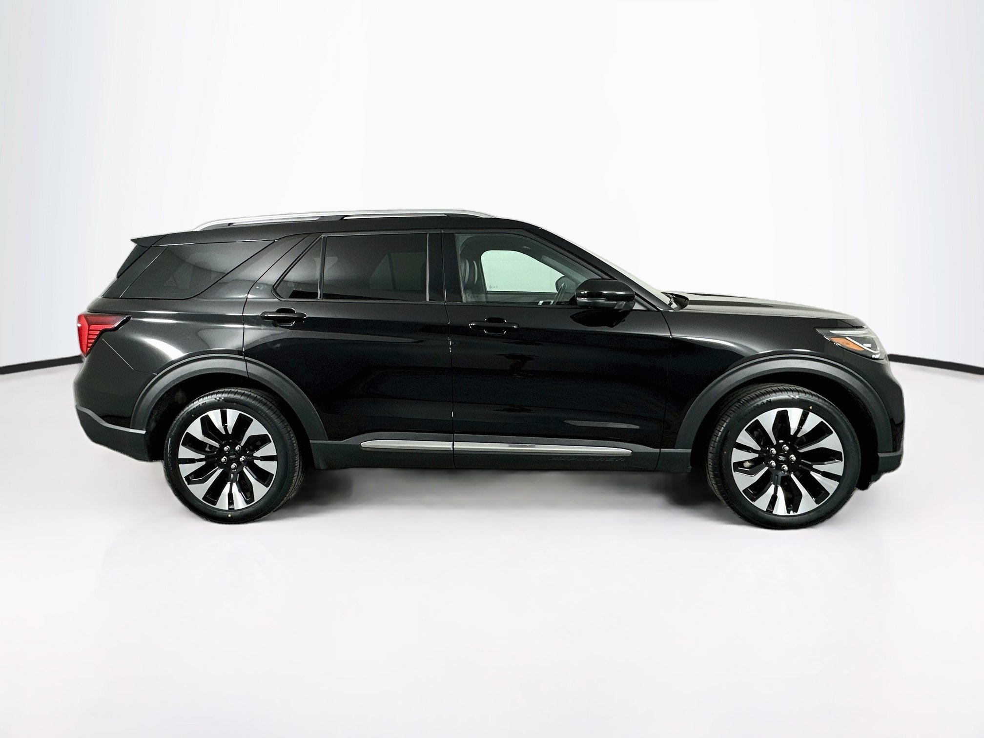 Used 2025 Ford Explorer Platinum w/ LUX Leather Package AWD/4WD image 10