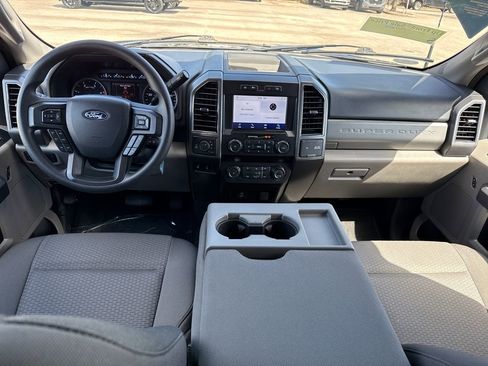 Used 2022 Ford F250 XLT w/ Black Appearance Package image 6